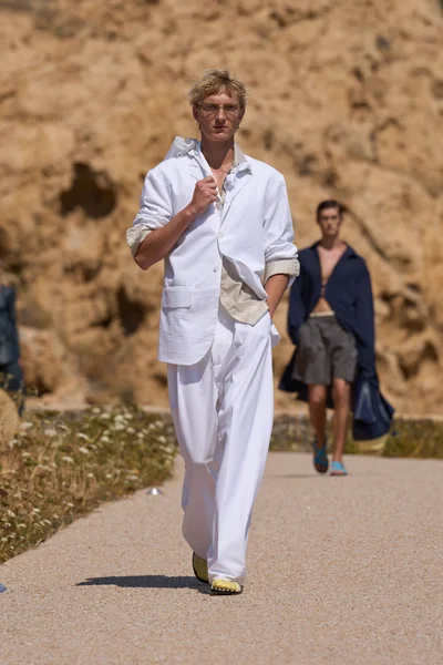 Look 19